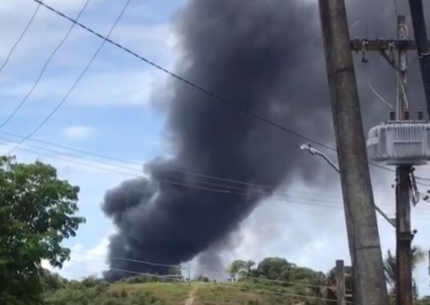 Vídeos mostram incêndio de grandes proporções no Puraquequara