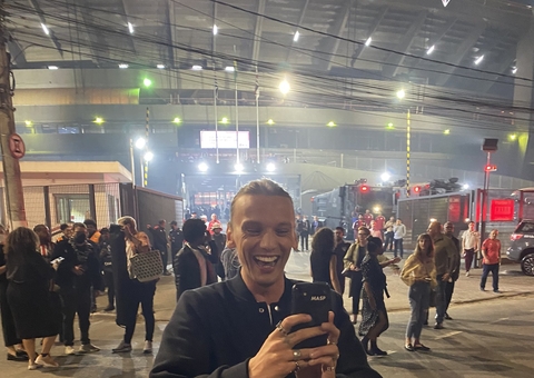 Jamie Cambell, o Vecna de Stranger Things, curte jogo do São Paulo no Morumbi