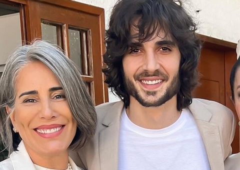 Fiuk posa com Glória Pires e Cristina Karthalian: 'duas mães’