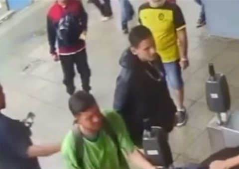Vídeo mostra passageiro sendo esfaqueado durante confusão em terminal