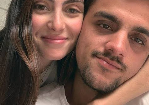 Mulher de Felipe Simas diz que já orou para marido perder papel