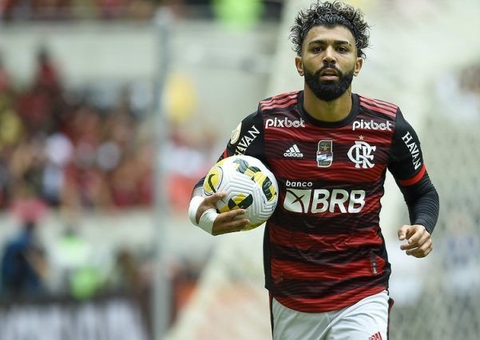 Gabigol tem atuação apagada como centroavante no Flamengo e aumenta seca de gols