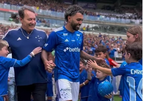 Gabigol é apresentado à torcida do Cruzeiro com festa; vídeos