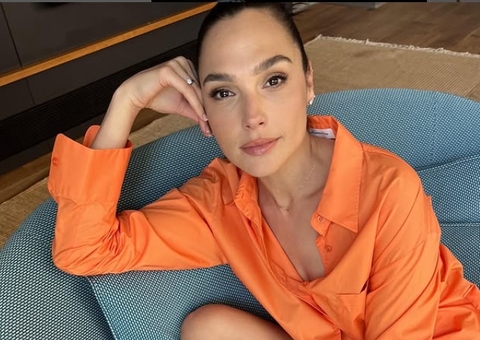 Gal Galdot revela descoberta de coágulo no cérebro durante gravidez