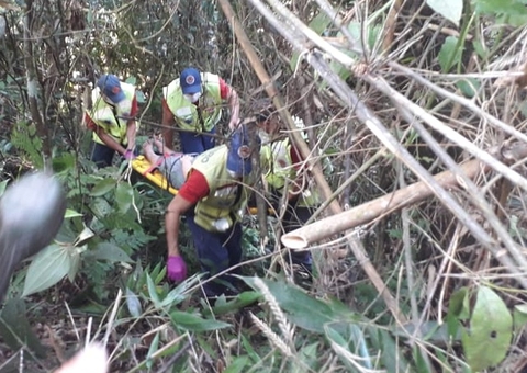 Jovem é resgatada após passar 10 dias perdida em mata fechada