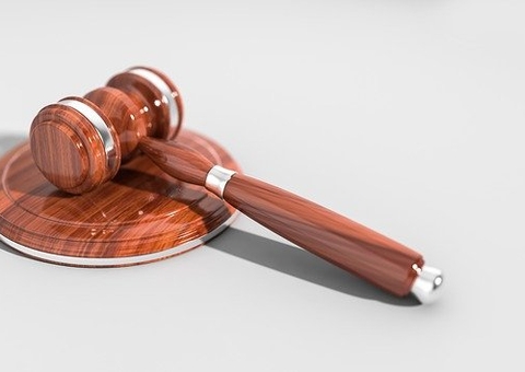 Responsáveis por festa clandestina trabalharão em cemitério, decide Justiça