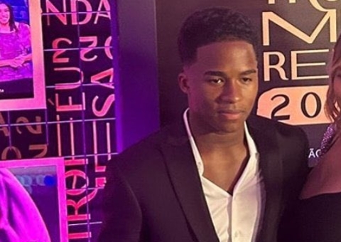 Caçula da seleção Endrick faz 1ª aparição pública com namorada 