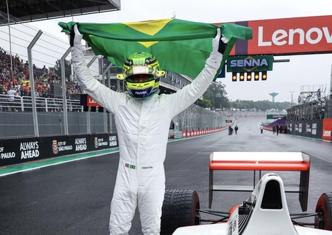 Lewis Hamilton pilota McLaren de Senna em Interlagos e faz homenagem ao ídolo 