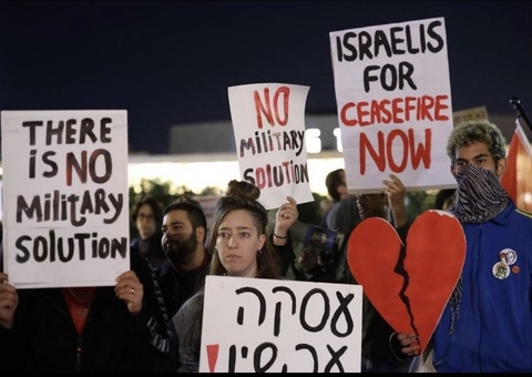 Israelenses protestam em Tel Aviv após exército matar três reféns por engano