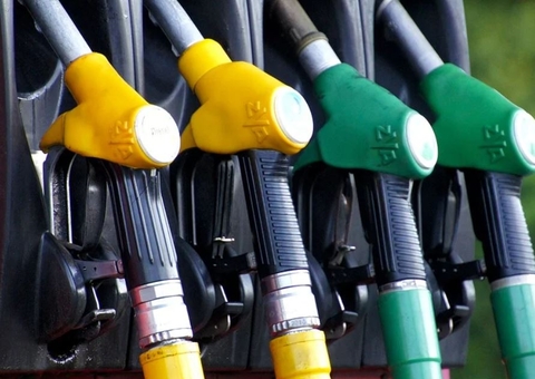 Petrobras anuncia nova redução no preço da gasolina para distribuidoras