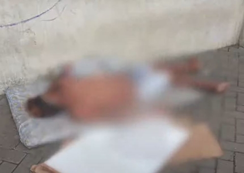 Venezuelano é preso após atacar morador de rua a tesouradas em Manaus