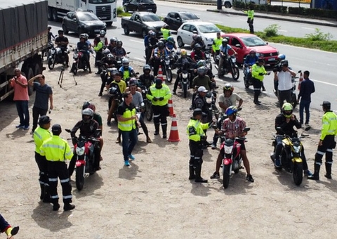 Operação “Cavalo de Aço” fiscaliza motocicletas irregulares em Manaus