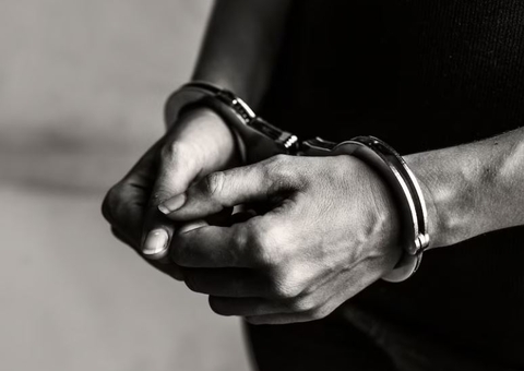 Mulher é presa por se passar por funcionária pública para aplicar golpes no Amazonas