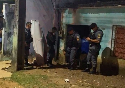 Pai é executado a tiros na frente das filhas pequenas dentro de casa no Amazonas