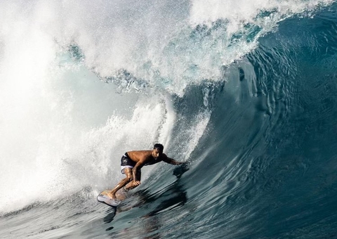 Italo é campeão em Teahupoo três semanas após ajudar em resgates no RS