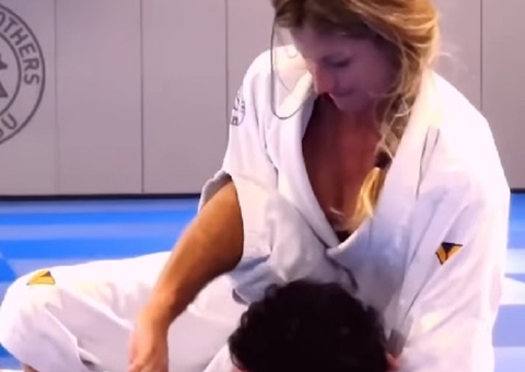 ‘Mais confiante e empoderada’: Gisele Bündchen mostra treino de aula de defesa pessoal