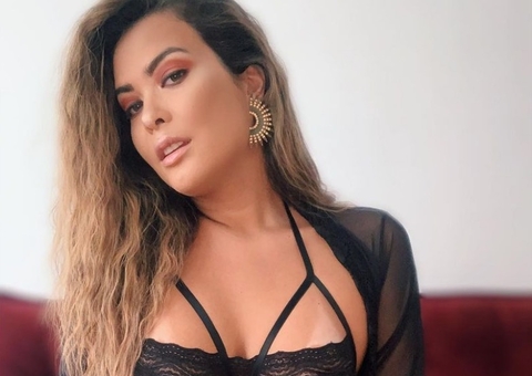 Geisy Arruda deixa ‘pepeca’ escapar ao posar sexy com lingerie minúscula 