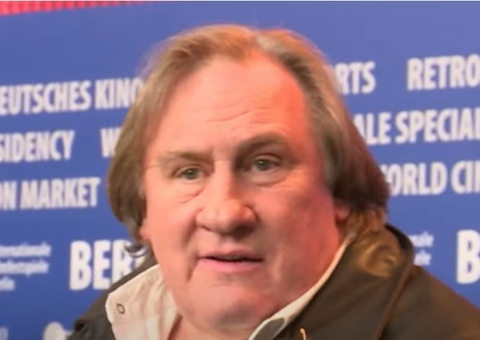 Gerard Depardieu nega acusações de estupro durante julgamento: "não sou pervertido"