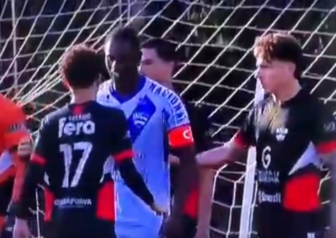 Vídeo: chamado de “macaco”, jogador reage com soco em rival no Paraná