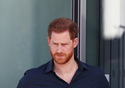 Príncipe Harry vai lançar autobiografia: 'totalmente verdadeiro'