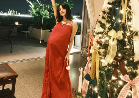 Manu Gavassi compartilha álbum de Natal e mostra barrigão de grávida