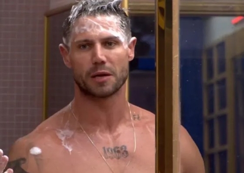 BBB26: "Ô Glória", diz sister após ser convidada para tomar banho por Jonas