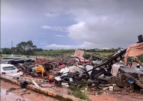 Ventania causa desabamento de galpão e mata homem no interior de SP
