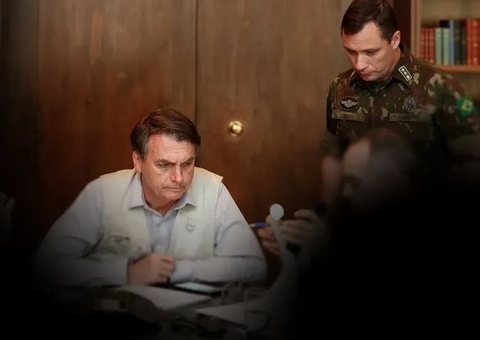 PF recebe do FBI e-mails entre Cid e loja que comprou Rolex de Bolsonaro
