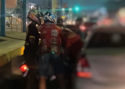 Homem é linchado por motociclistas após atropelar entregador em Manaus