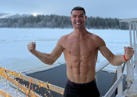 Só de sunga, Cristiano Ronaldo mergulha em piscina a -2°C; veja vídeo