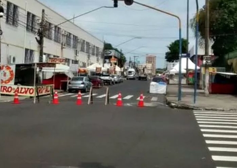 Obra emergencial interdita trecho da rua Emílio Moreira 