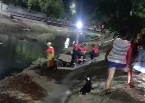 Bombeiros tentam resgatar idoso preso dentro de bueiro há mais de 7h no Japiim