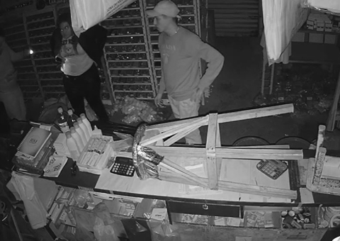 Mulher e comparsas invadem loja de ferragem e fazem a "limpa" no Gilberto Mestrinho