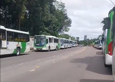 Rodoviários fazem paralisação de alerta em protesto por salários atrasados em Manaus