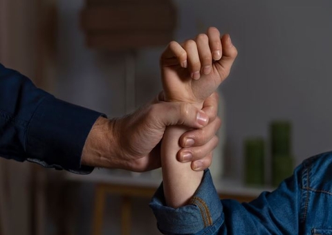 Homem é preso por estuprar ex-enteadas gêmeas em Manaus