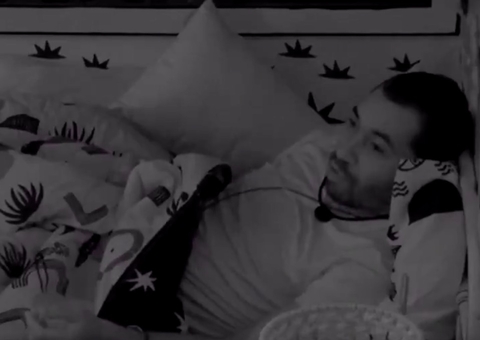 BBB21: Gil se masturba após festa e internautas disparam: ‘na cama’ 