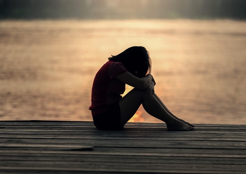 Mãe e padrasto são presos por prostituir e engravidar adolescente em Manaus