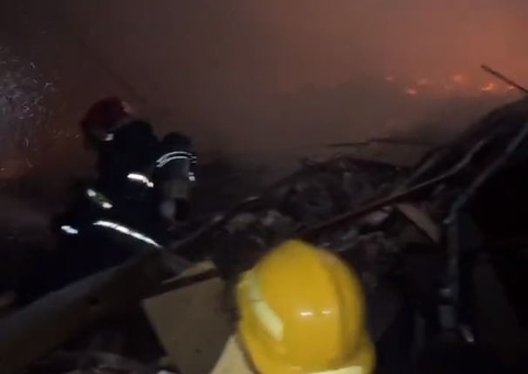 Duas pessoas morrem e quatro ficam gravemente feridas durante incêndio em shopping