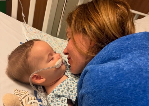 Internado sem previsão de alta, bebê de Virgínia e Zé Felipe faz fisioterapia respiratória