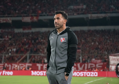 Tévez sente dores no peito e acaba internado em hospital na Argentina