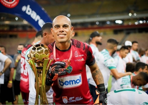 Goleiro do Manaus, Gleibson celebra vitória em estreia como titular após vencer covid