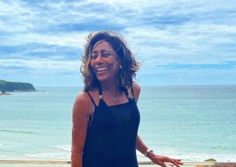 Glória Maria deixa hospital após 3 dias internada por sequela da Covid-19