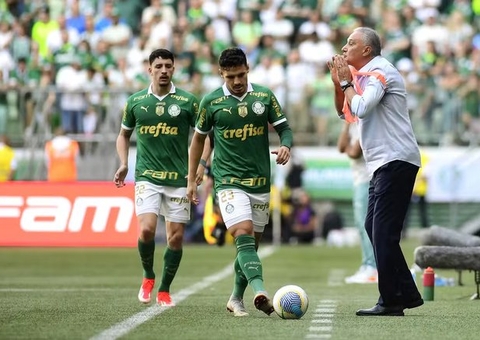 Palmeiras vai fazer BO após identificar torcedor que cuspiu em Tite