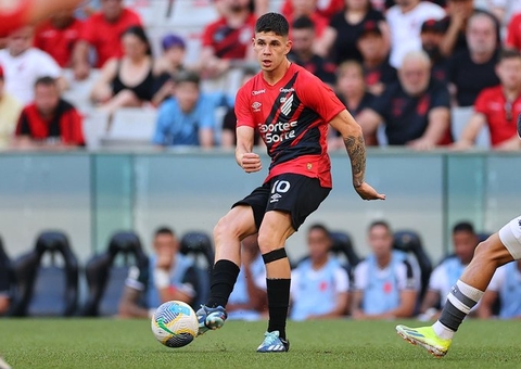 Athletico-PR ganha do Vasco e assume a liderança provisória do Campeonato Brasileiro