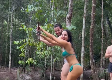 No Amazonas com Isabelle, ex-bbb Matteus come tambaqui e curte Presidente Figueiredo