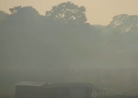 Fumaceiro encobre Parintins e deixa ar tóxico para moradores 