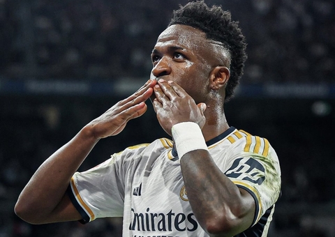 Vini Jr se apresenta à Seleção com novo visual; veja