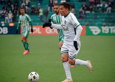 Goiás e Coritiba duelam para tentar se distanciar da zona da degola