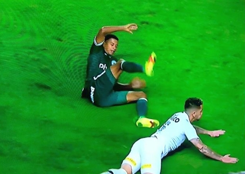 Jogando na Vila Belmiro, Goiás vence o Santos