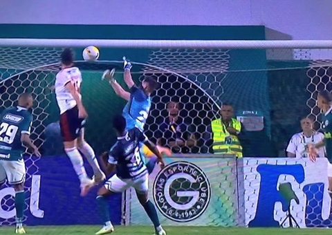 Com gol validado pelo VAR, Flamengo arranca empate fora de casa com o Goiás